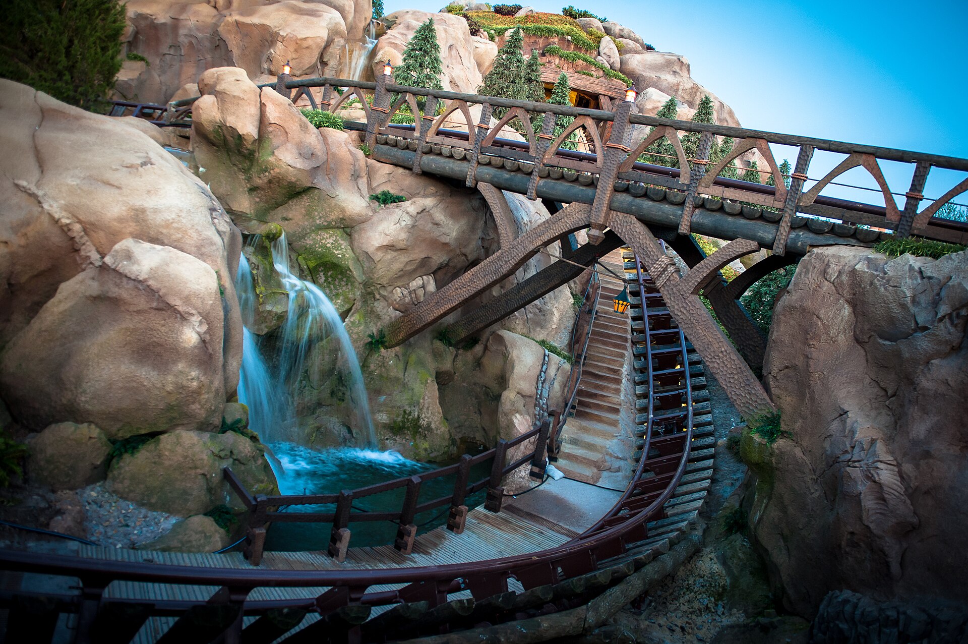 Seven Dwarfs Mine Train, Fantasyland